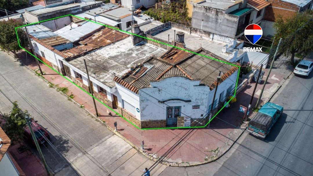 VENTA CASA MAS LOCAL MACROCENTRO ESQUINA