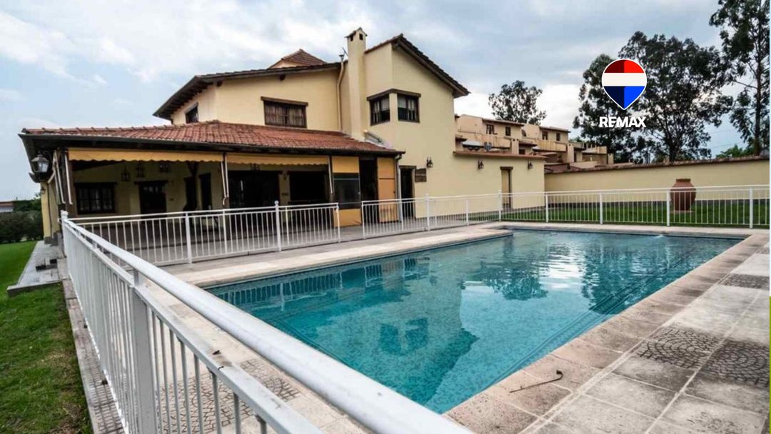 VENTA CASA C/PILETA LA ALMUDENA APTA CREDITO