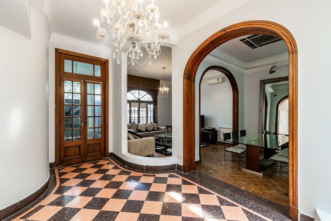VENTA CASA 5 AMBIENTES COLEGIALES CON TERRAZA