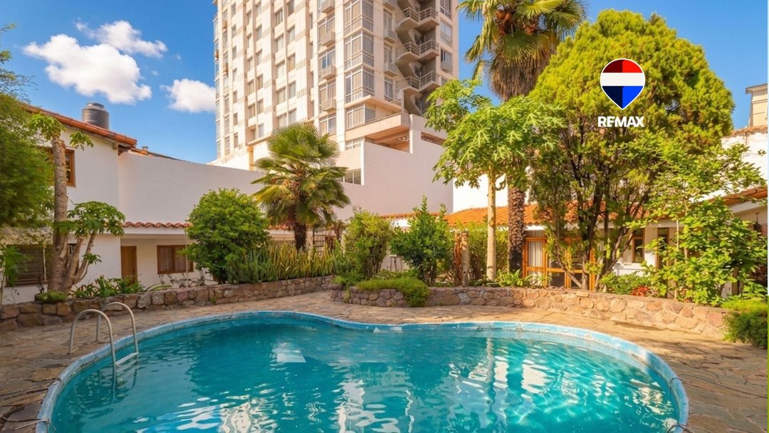 VENTA CASA C/PILETA LOCALES 25 DE MAYO Y BELGRANO