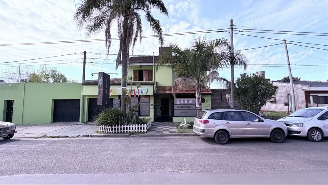 Casa 3 dorm + 2 Locales + Pileta cub., Paraná