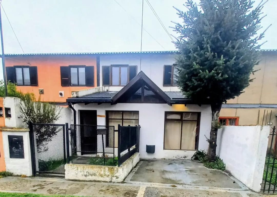 VENTA CASA CON 3 DORMITORIOS Y PARRILLA CERRADA