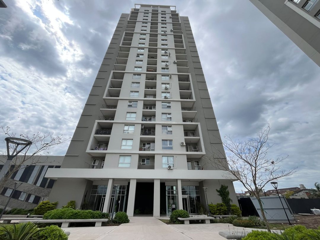 RE/MAX  ALQUILA DESPTO. 2 DORM PARQUE FEDERAL