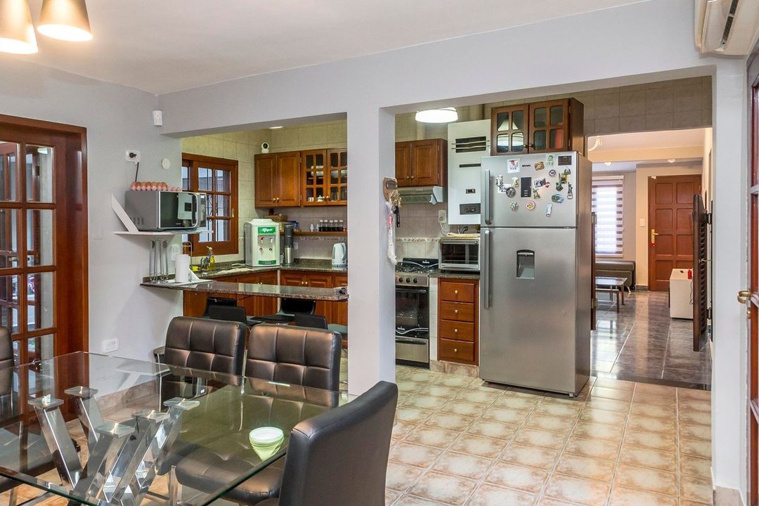 VENTA CASA 7 DORMITORIOS ZONA PARQUE SAN MARTIN