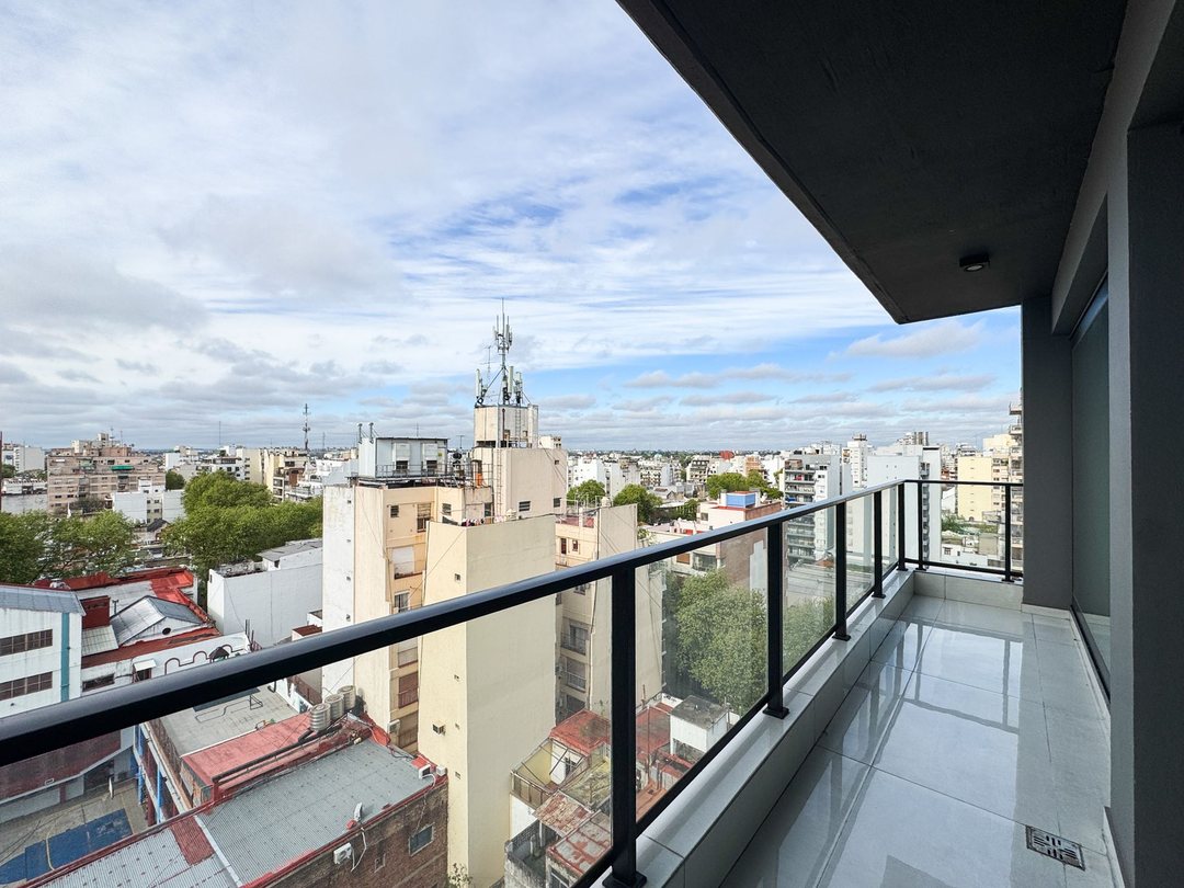3 ambientes a estrenar, piscina, cochera y balcón