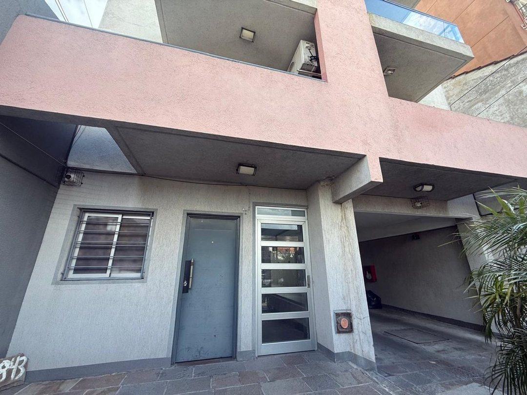 Depto 2 amb en venta con balcón al frente Lanús
