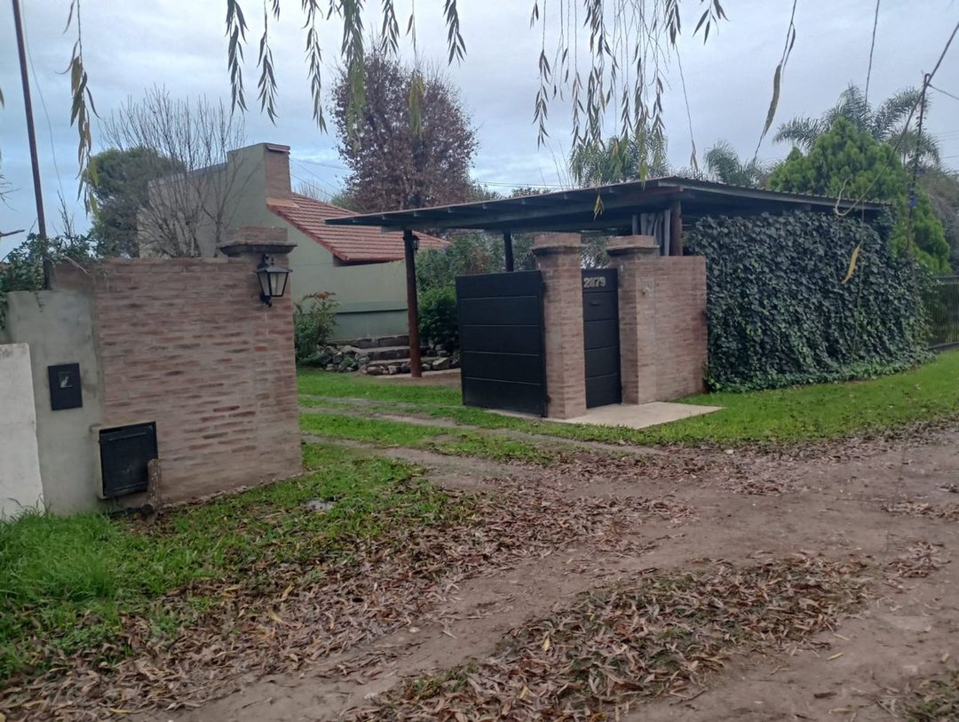 VENTA Casa Barrio Este, 3 Dormitorios, Zona Arco.