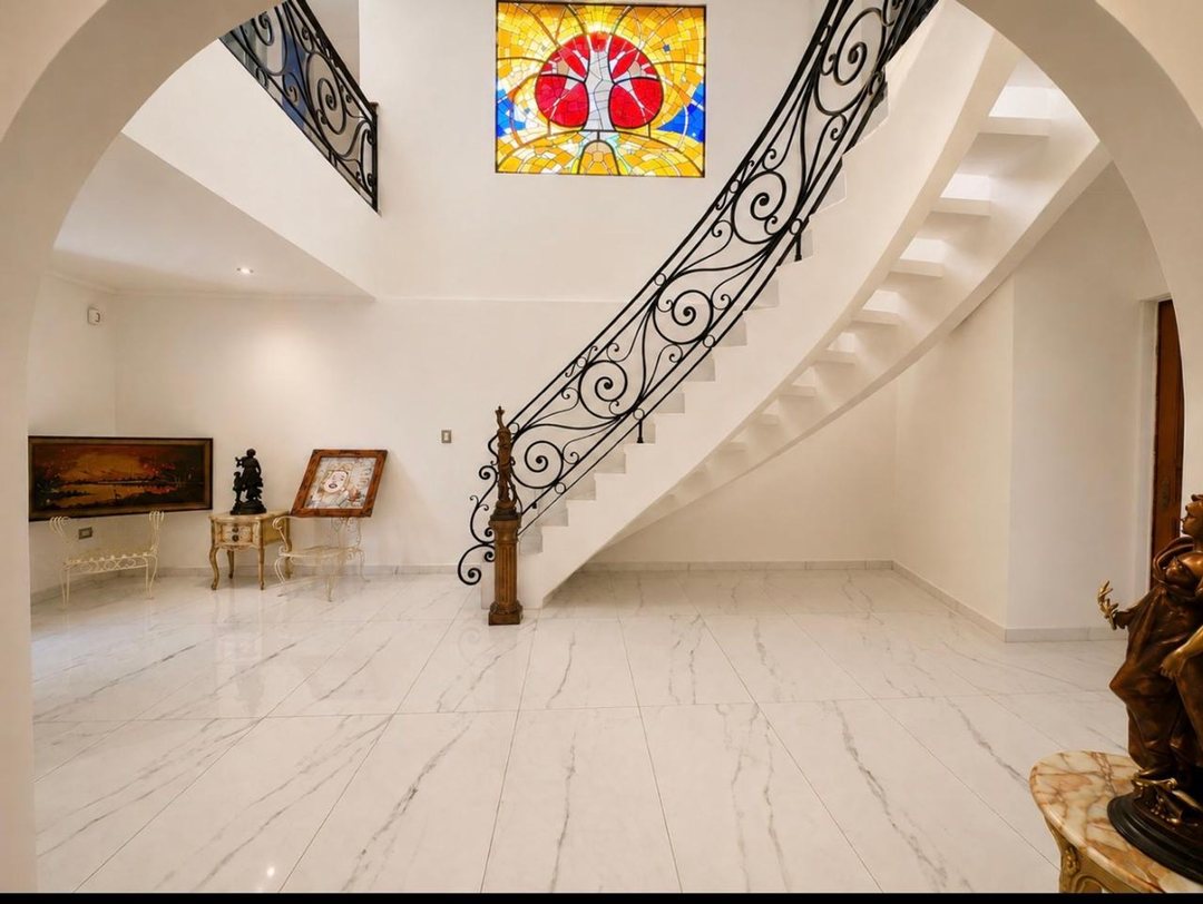 CASA VENTA LA PLATA 5 DORMITORIOS ESTILO
