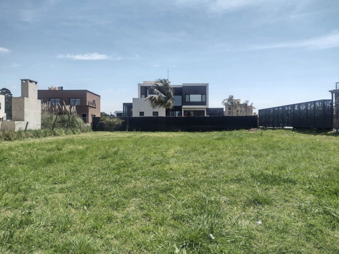 VENTA  LOTE EN  LAGOS DE CANNING 652 M2