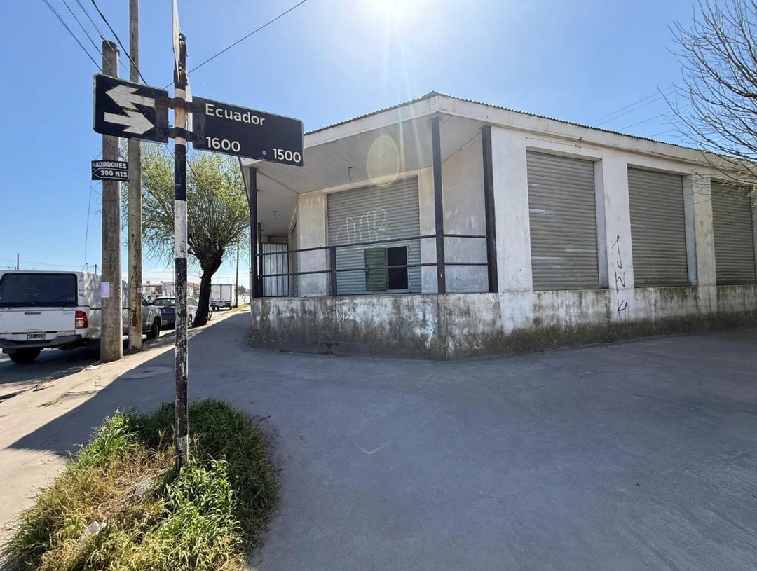 VENTA LOCAL COMERCIAL SOBRE AV. LURO