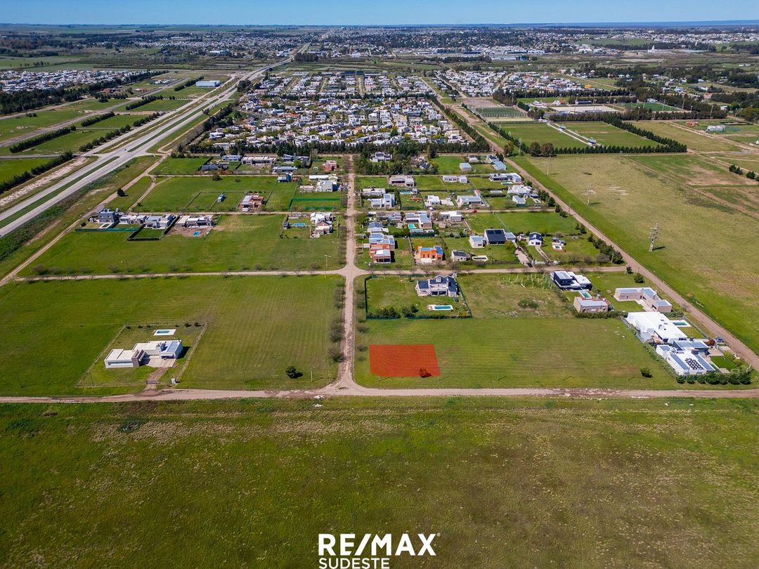 EN VENTA LOTE CON PROYECTO EN LAS CALANDRIAS