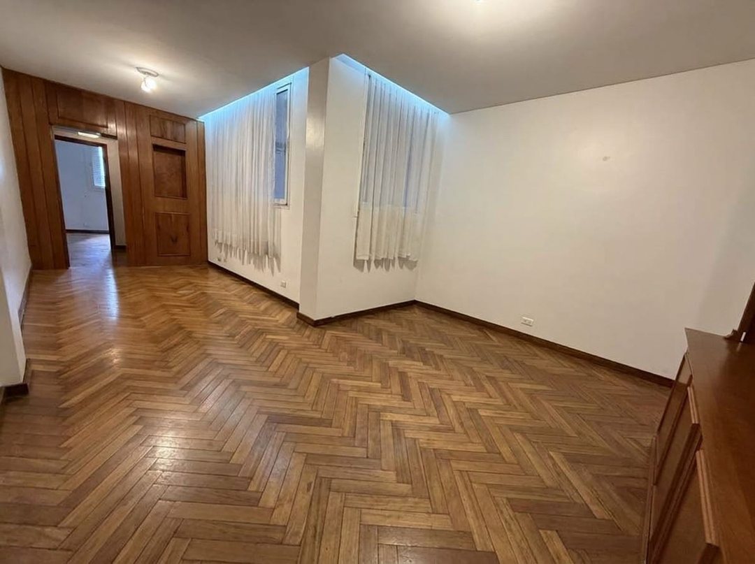 Dpto. gran ubicación a metros Plaza Vicente López