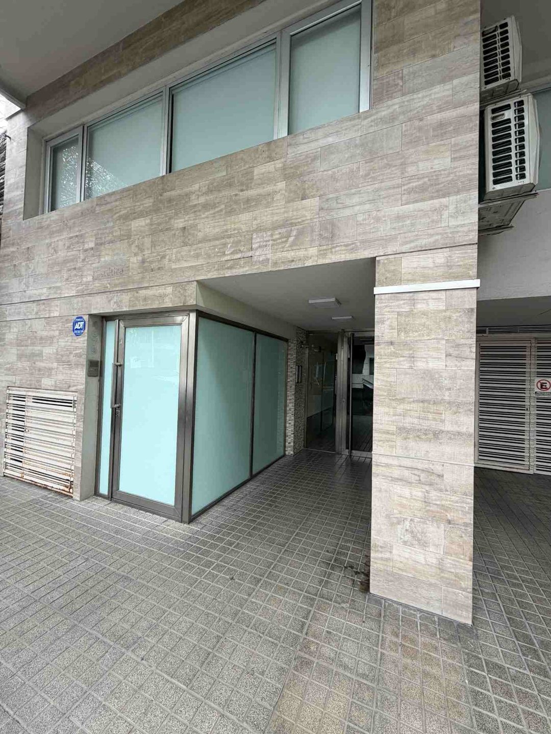 VENTA MONOAMBIENTE CON BALCON AL FRENTE EN DEVOTO