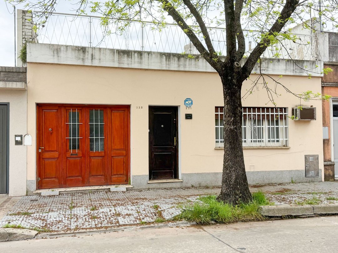 CASA EN VENTA EN PERGAMINO CON PATIO