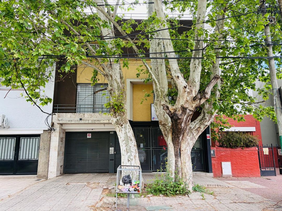 Edificio en venta de 13 departamentos y 9 cocheras