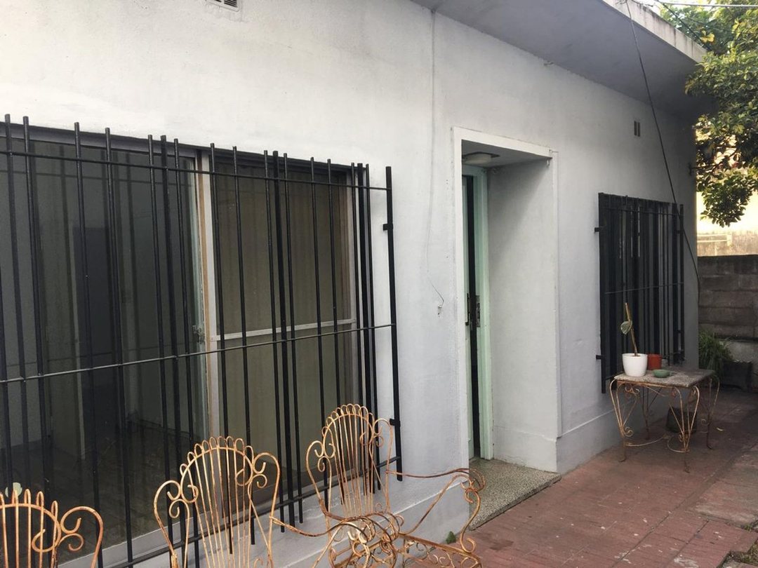 CASA 2 AMBIENTES CON DEPOSITO EN LANUS