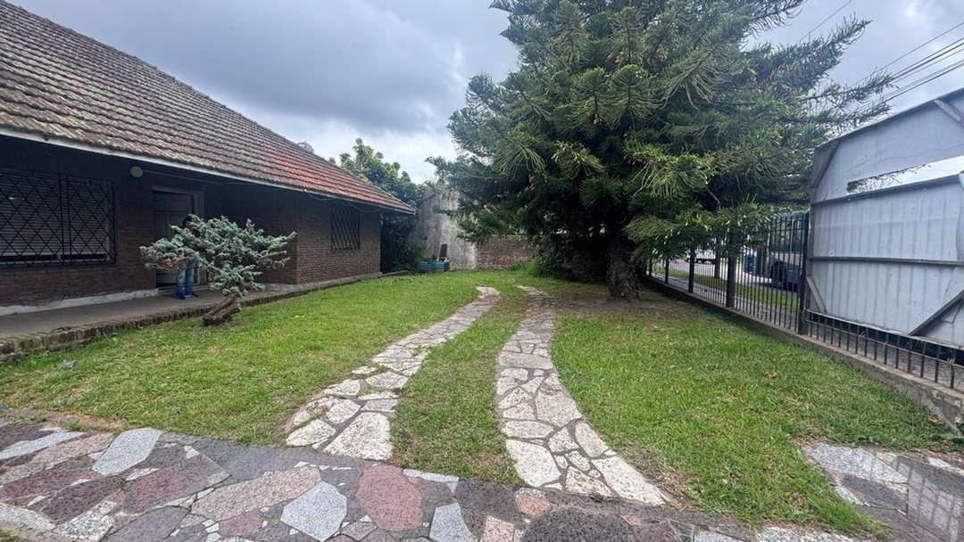 CASA EN VENTA A REFACCIONAR CRUCE DE VARELA