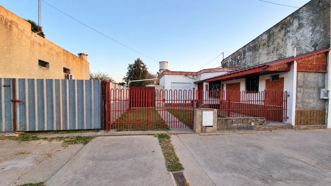 EN VENTA CASA, LOCAL Y GALPONES EN CINTRA CORDOBA
