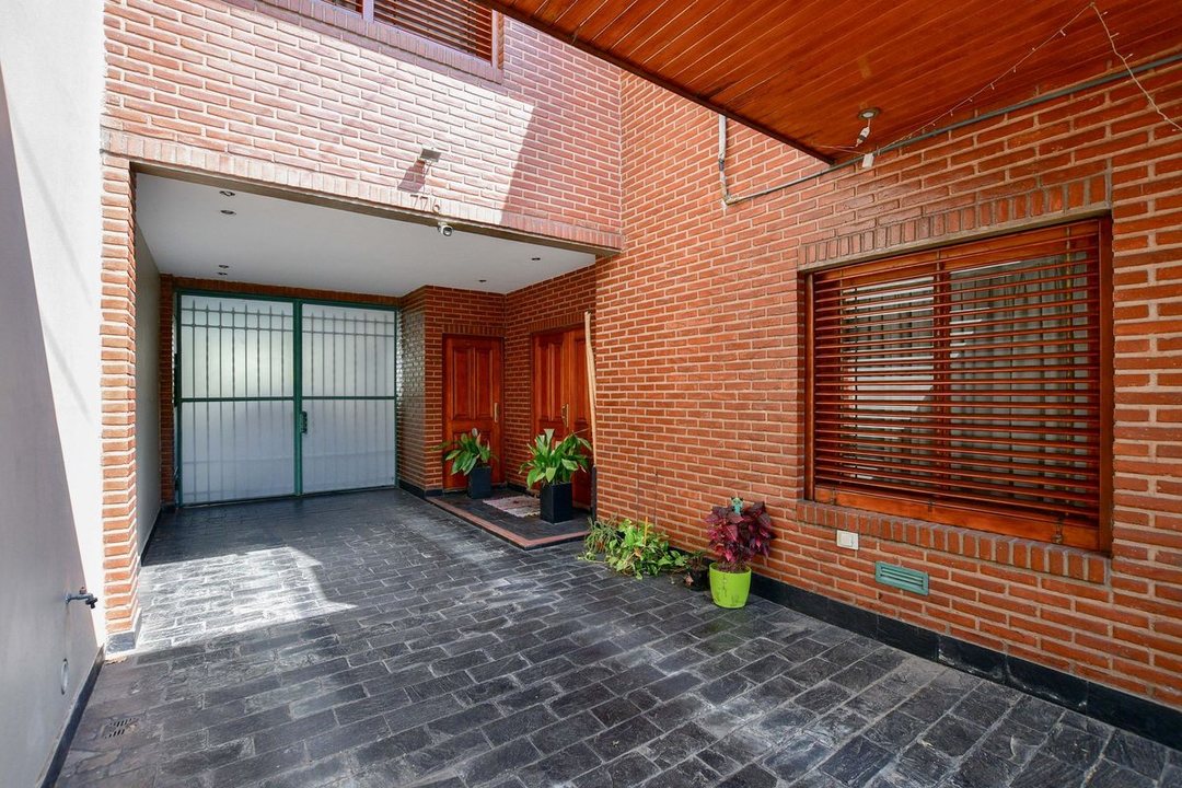CASA EN VENTA TOLOSA 3 DORMITORIOS APTO BANCO