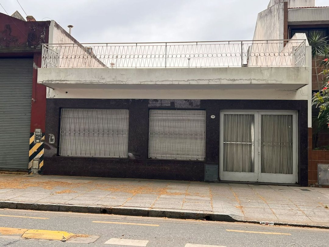 Casa de Lote propio en el barrio de flores