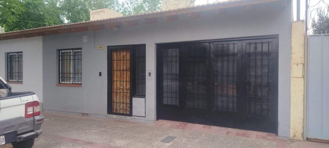 VENTA CASA 2 DORMITORIOS GODOY CRUZ- APTA  CREDITO