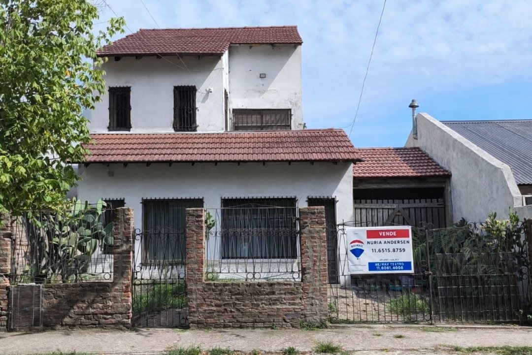 CASA EN VENTA A MTS DE LA ESTACION