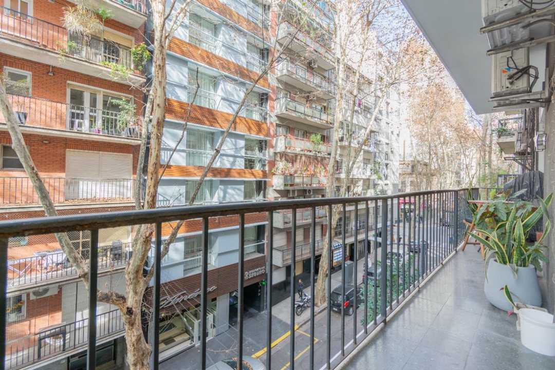 VENTA HERMOSO SEMIPISO 3 AMBIENTES AMPLIO RECOLETA