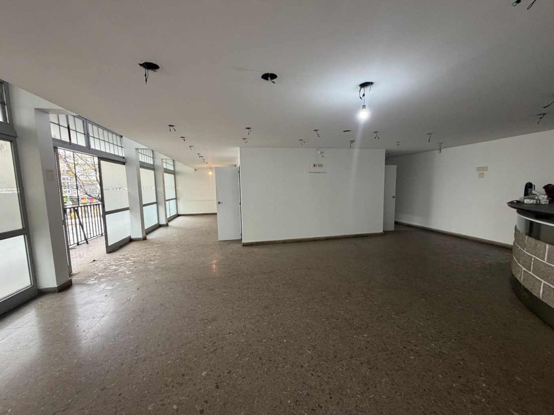 GALPÓN / PLANTA LIBRE 300 M² + TERRAZA