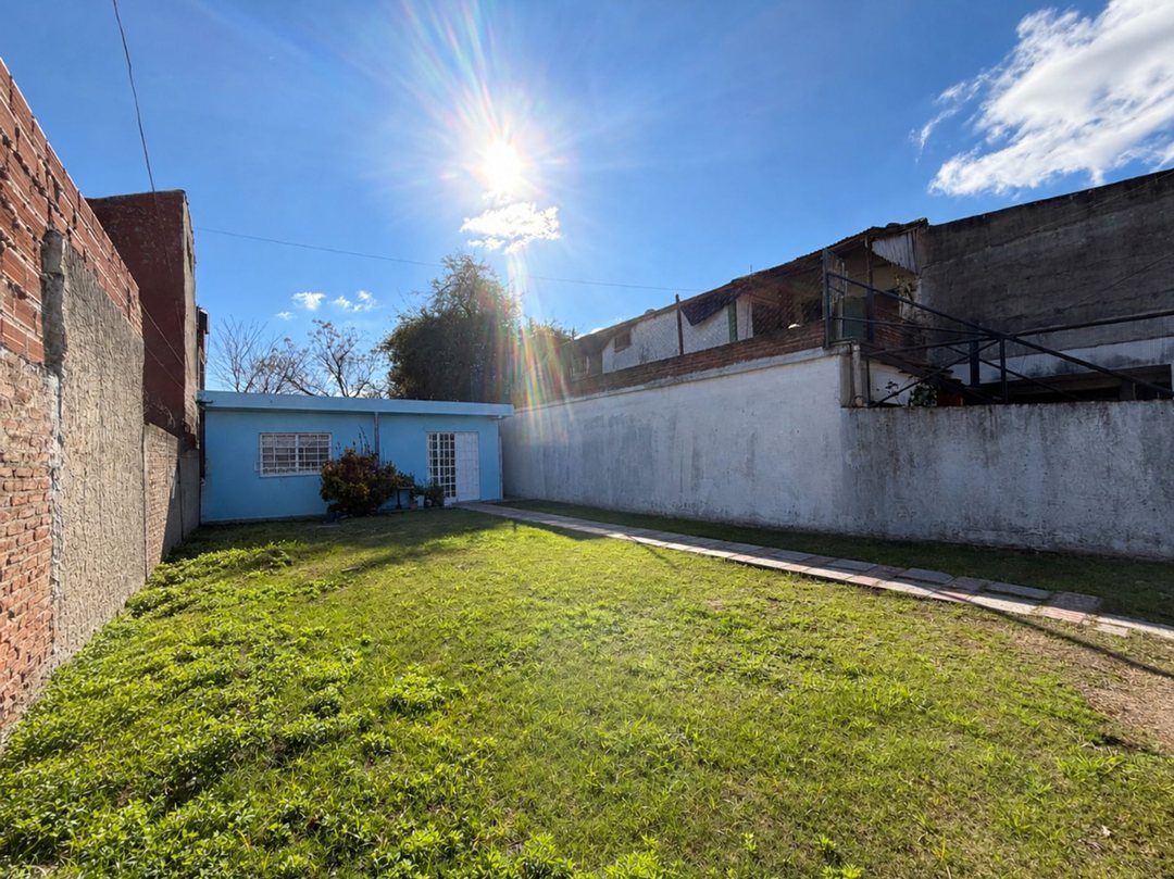VENTA LOTE CON CASA A REFACCIONAR - RAFAEL CALZADA