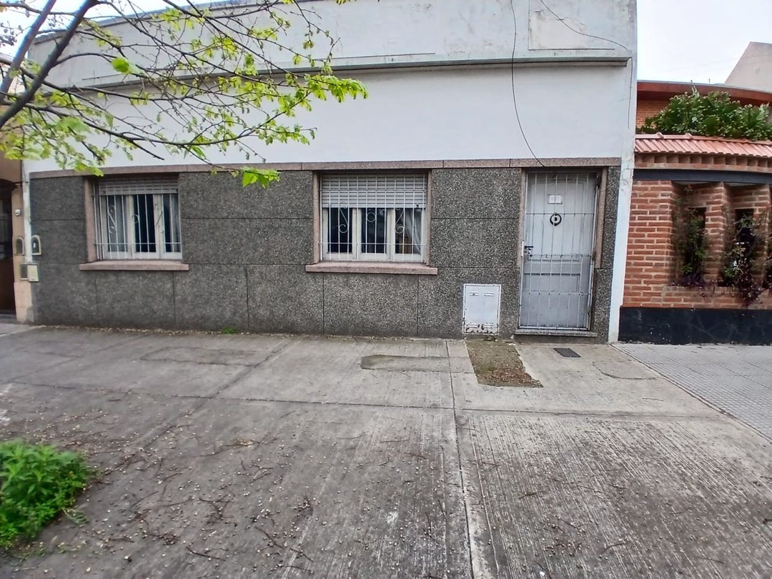 CASA 2 AMBIENTES VENTA VILLA  LUGANO  DE 320M2