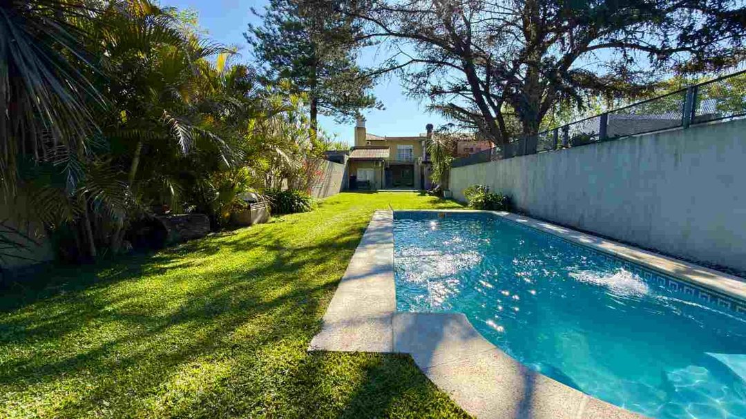 CASA 5 AMBIENTES VENTA LOMAS DE ZAMORA CON PILETA