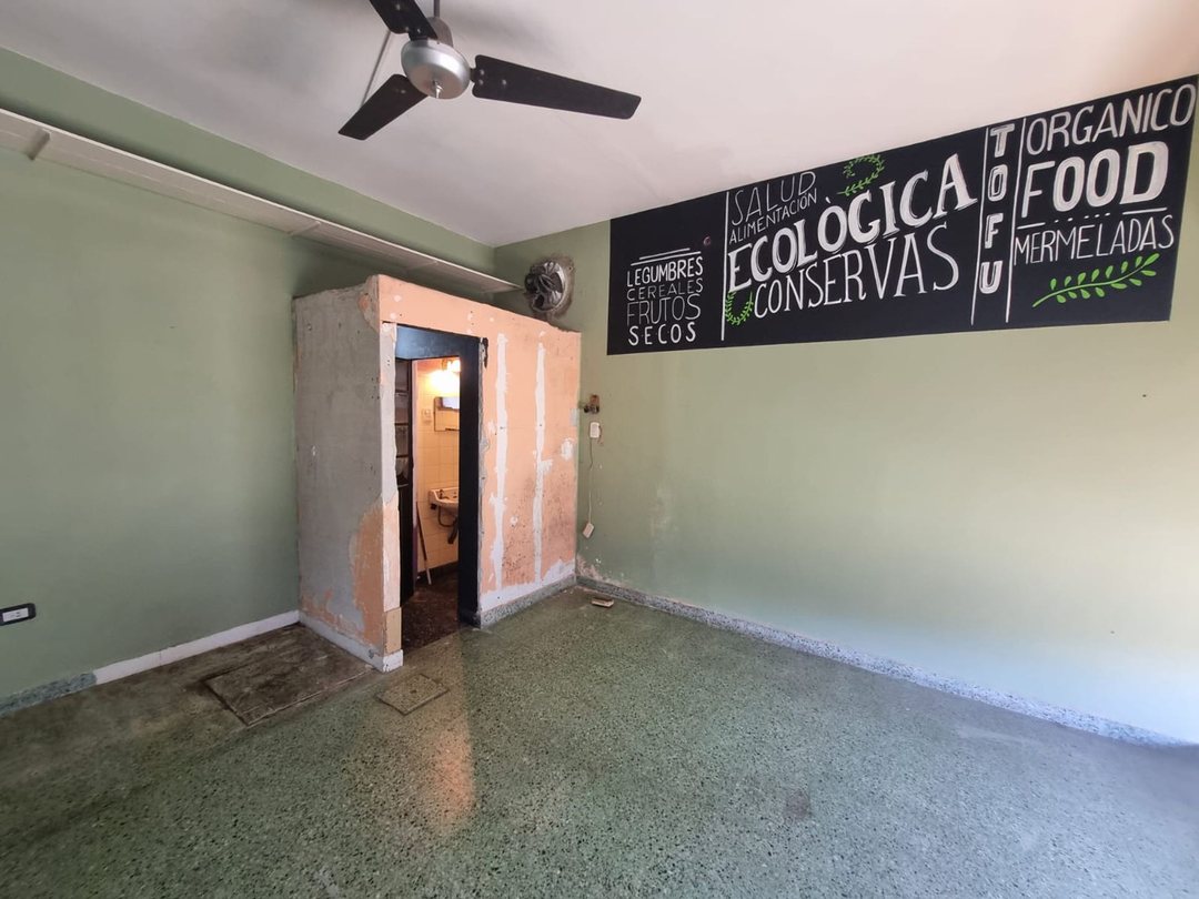 VENTA DE LOCAL CON DOS PERCIANAS LOMAS ZAMORA