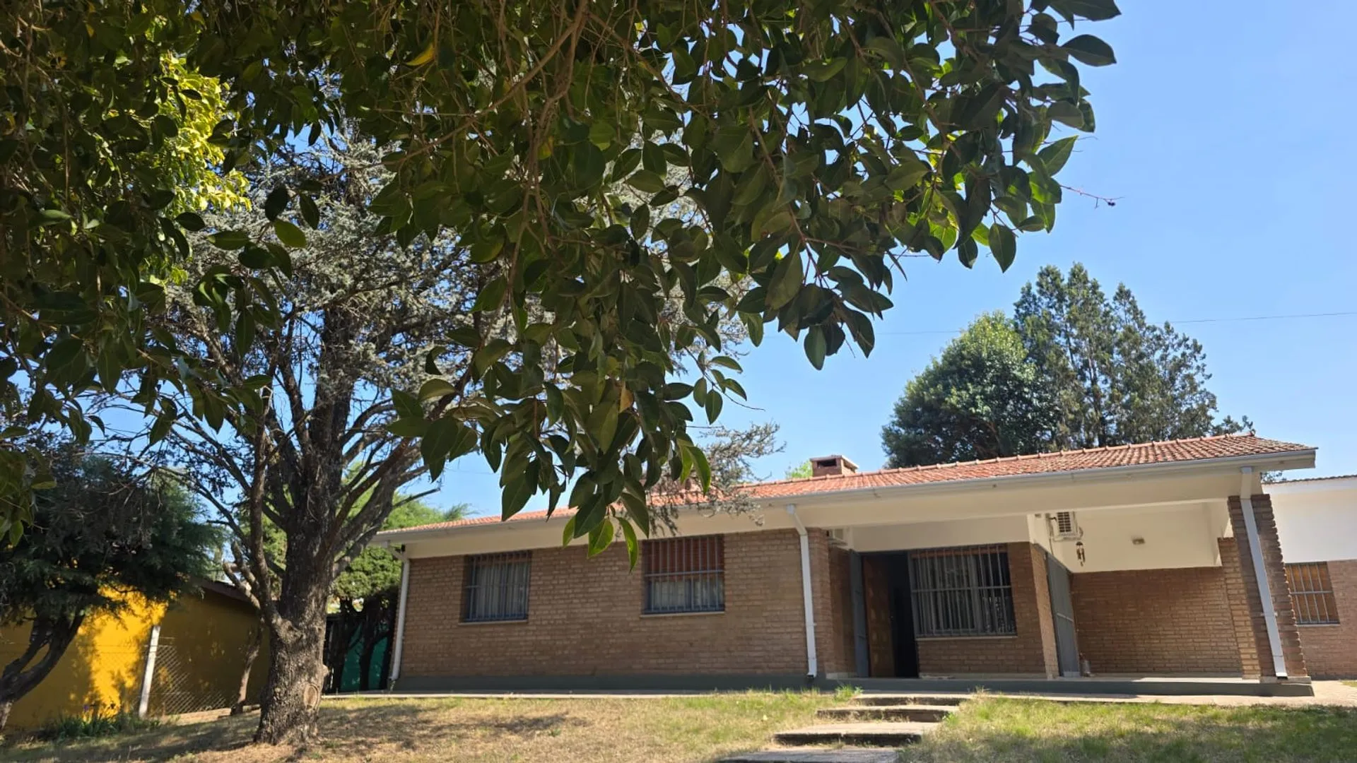 CASA SAN ANTONIO ARREDONDO CÓRDOBA 3 DORMI APTO CREDITO JARDIN COCHERA ASADOR A MTS RIO TURISMO INVERSION VENTA