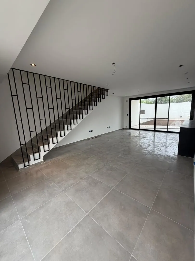 DUPLEX EN VENTA DE 3 DORMITORIOS EN LA LUISITA