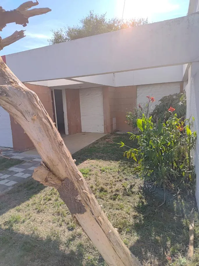 ALQUILO Casa en Ameghiino Sur A mts Av Fuerza Aerea
