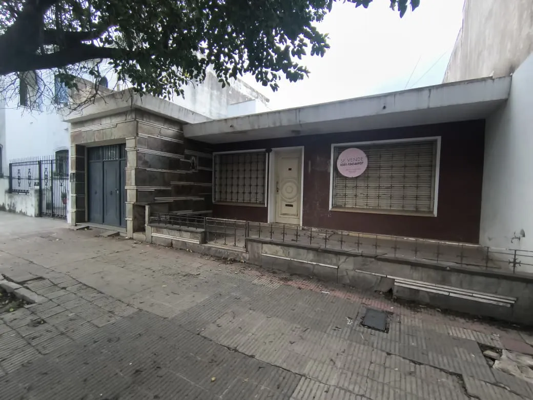 ALTA CORDOBA CALLE CASTELAR CASA EN UNA SOLA PLANTA A 3 CUADRAS DE LA PLAZA A RECICLAR