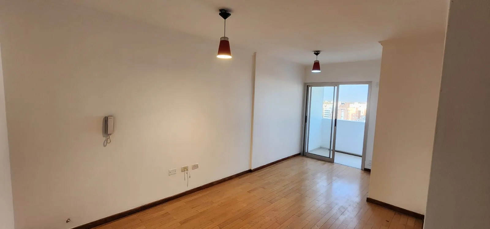 Cofico. Calle Sucre 1465. Hermoso departamento a la Venta de 1 Dormitorio, 10° piso, frente, cocina separada, con balcón. Excelente vista! Escritura. Apto crédito.