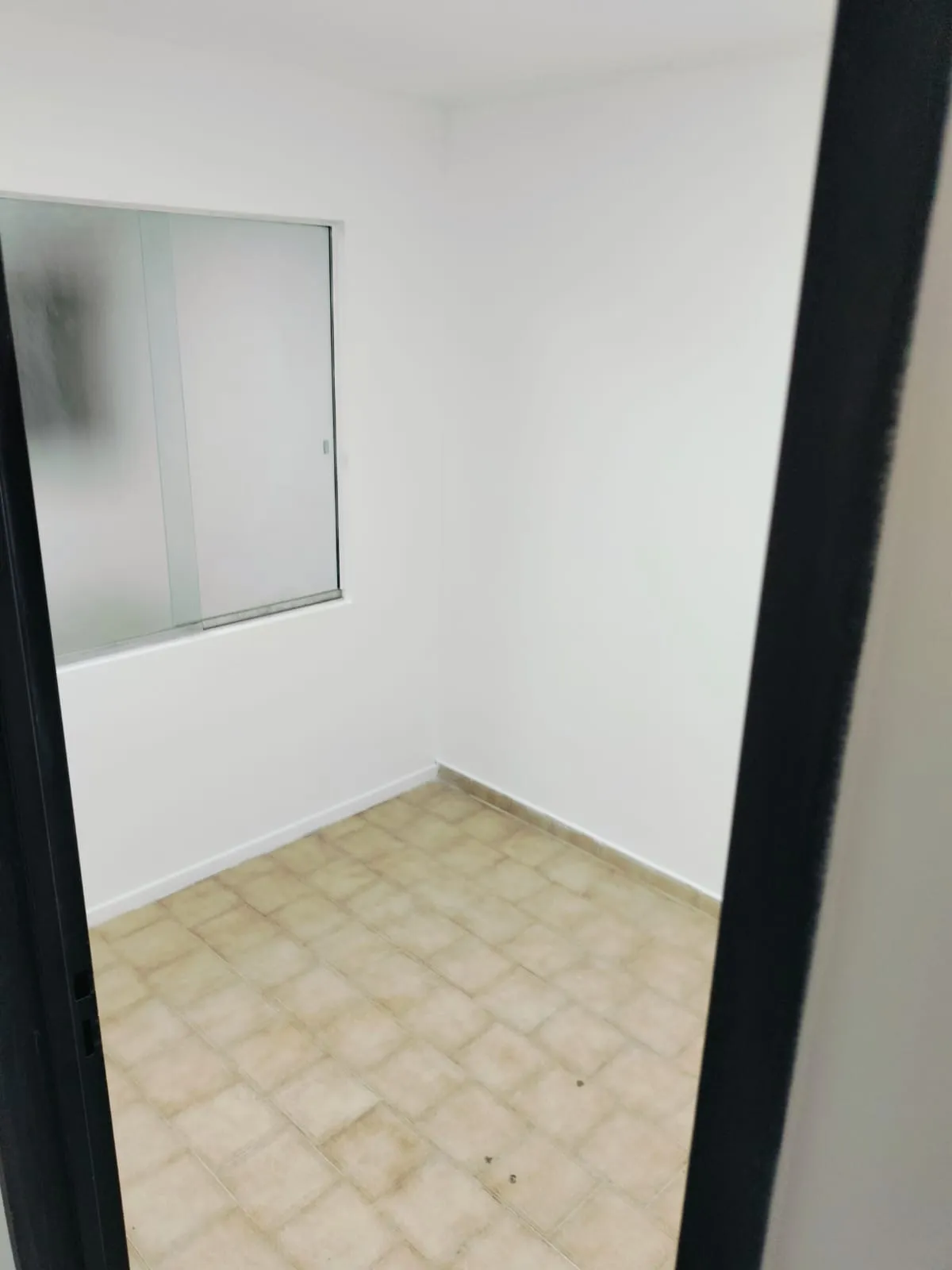 Alquilo oficina centro tres ambientes, cocina y baño privado