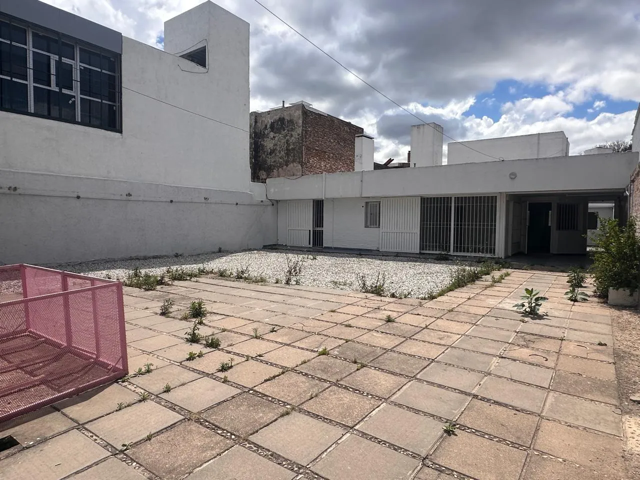 Oficina en alquiler Av. Rafael Nuñez - Estacionamiento - Privados