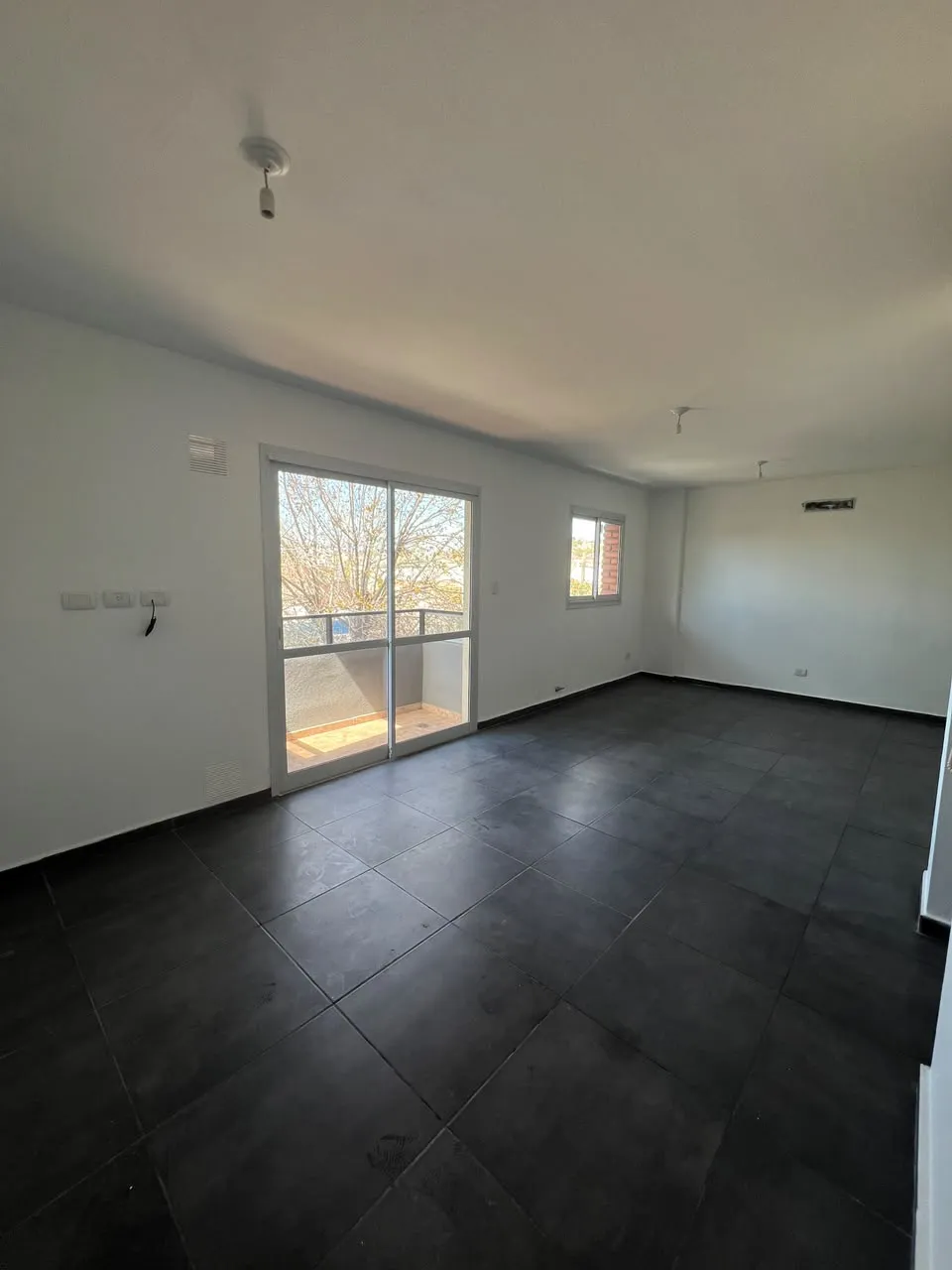 SAN VICENTE,1 DORMITORIO EXTERNO, IMPECABLE, CON BALCÓN