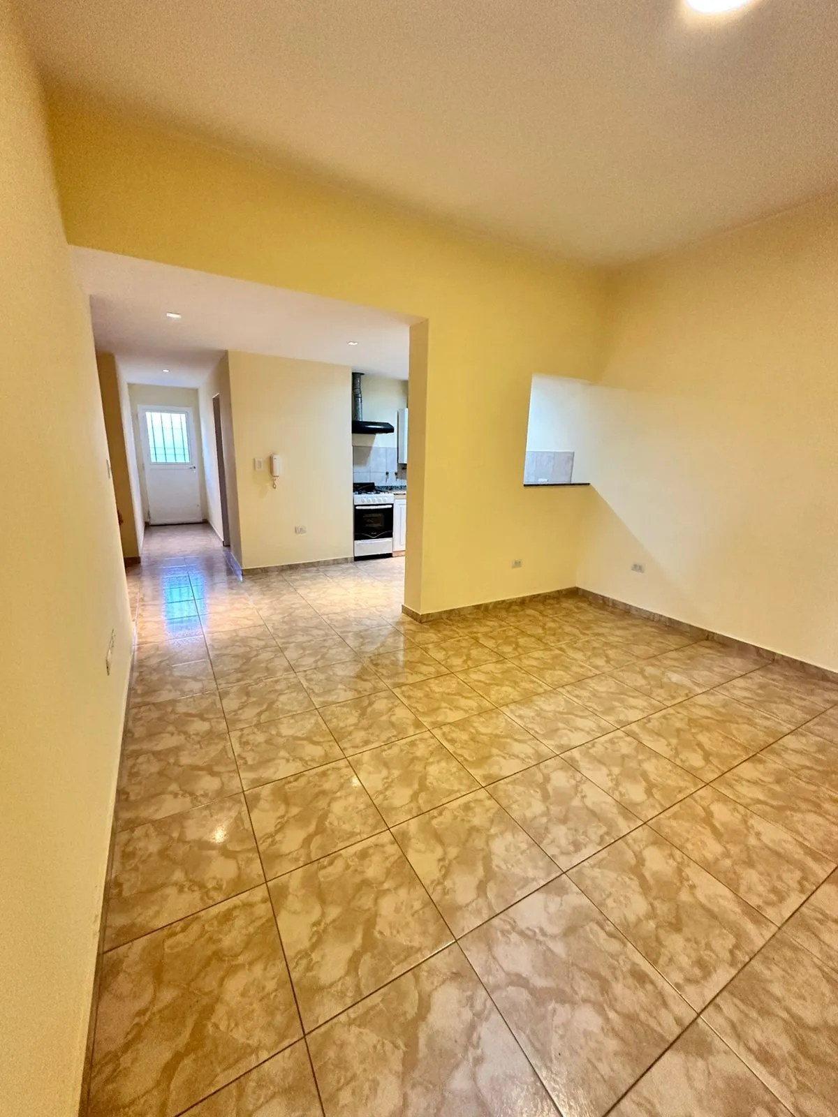 ALQUILER CASA 3 DORM. - A. KORN -B° SAN FERNANDO CERCANO SHOPPING JOCKEY.