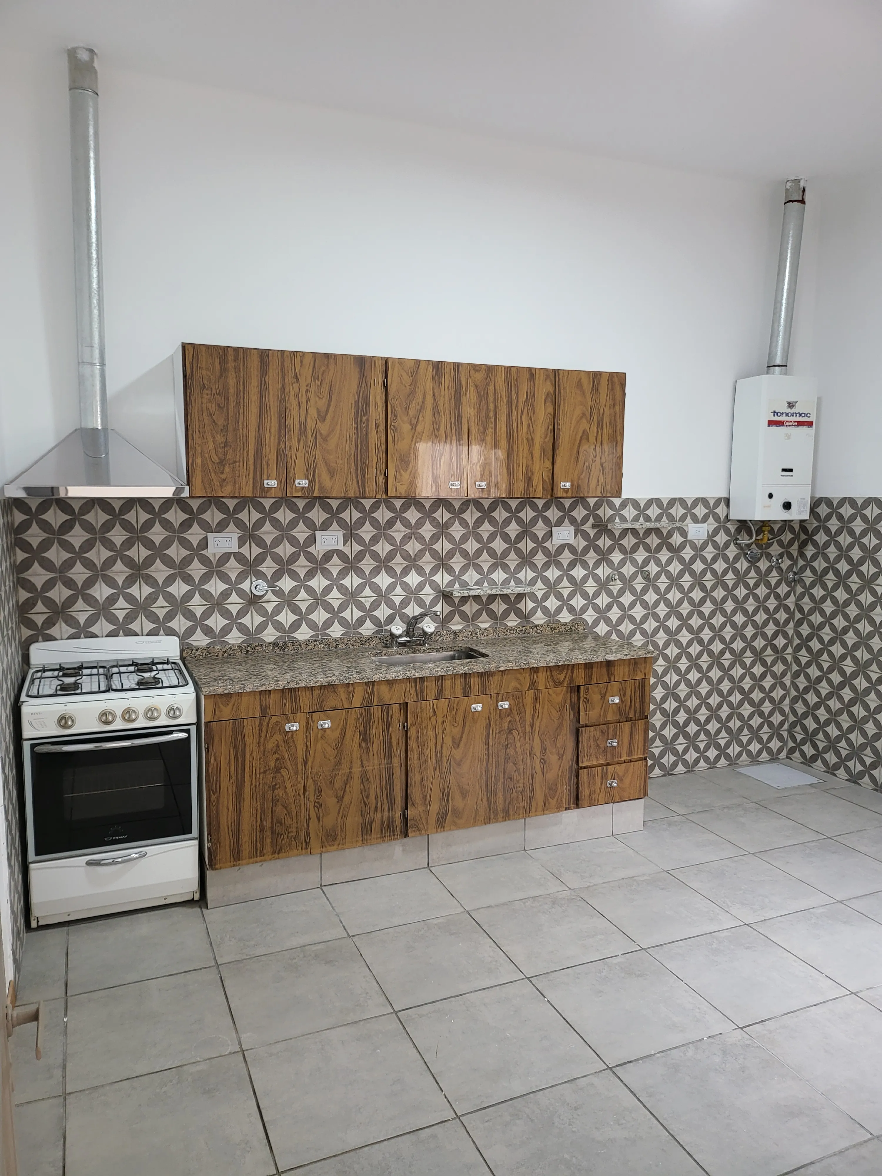 Casa Remodelada, 2 Dorm., Cochera C/adicional, B° Villa Cabrera