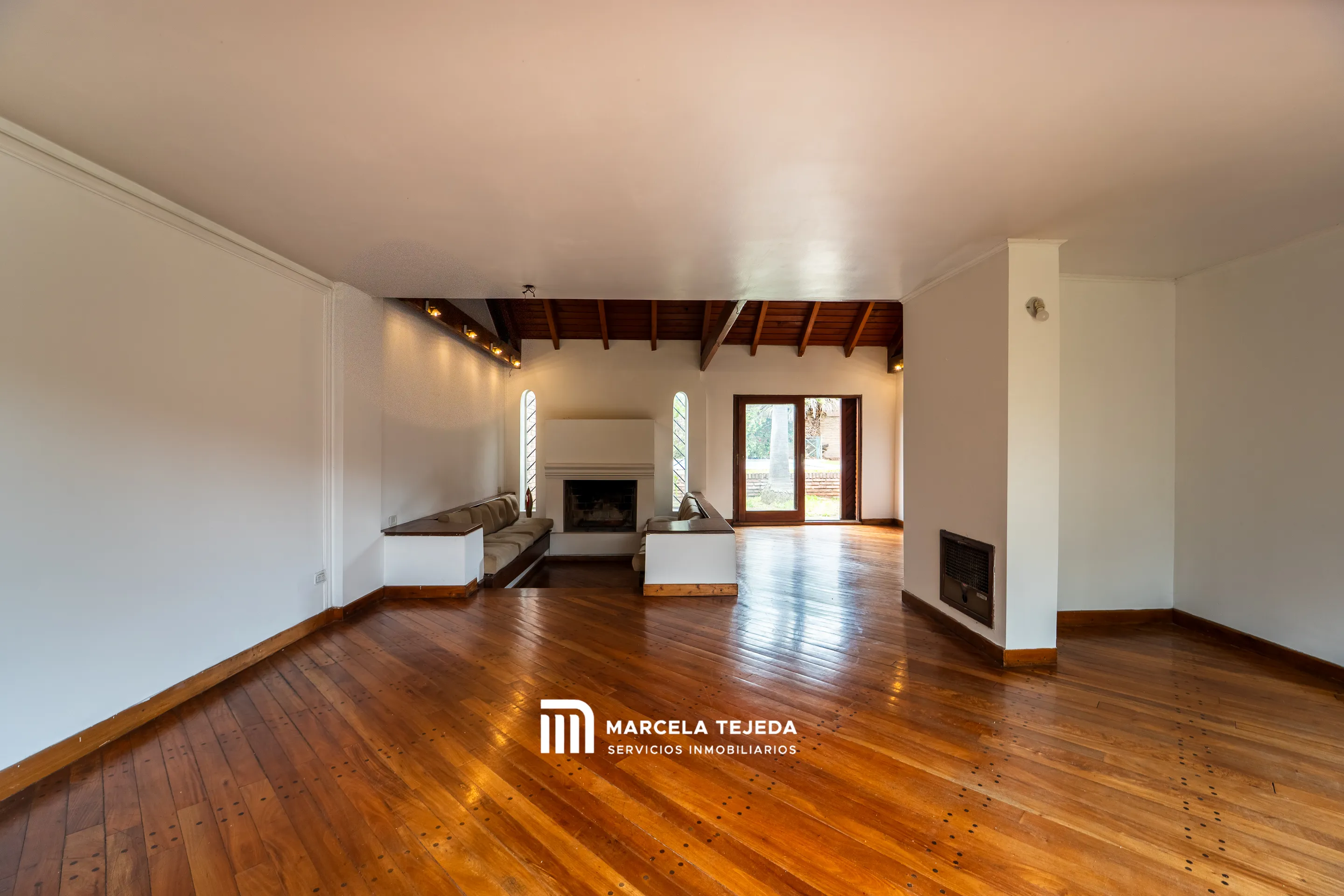 Casa en Venta Frente al Parque de las Naciones | 3 Dormitorios, Pileta y Cochera Doble