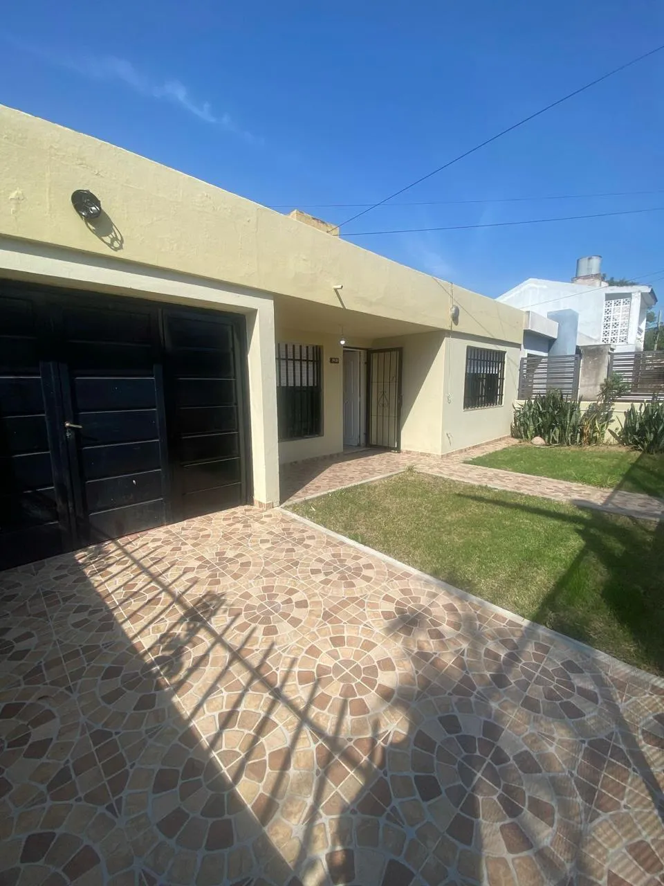 HERMOSA CASA EN BARRIO LOS GRANADOS 2 DORMITORIOS