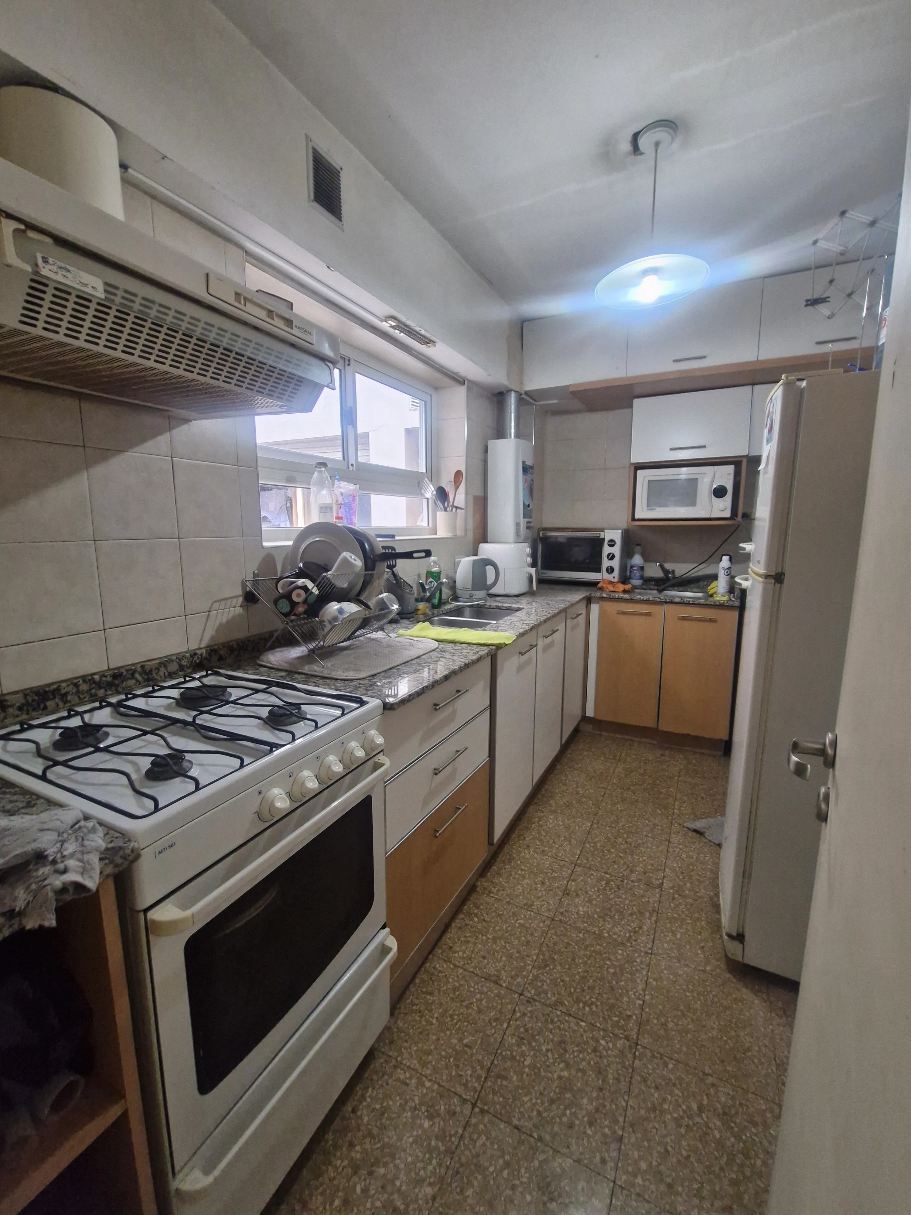 OPORTUNIDAD - SAN LORENZO AL 200! UBICACIÓN INMEJORABLE - SIN EXPENSAS - IDEAL RENTISTA