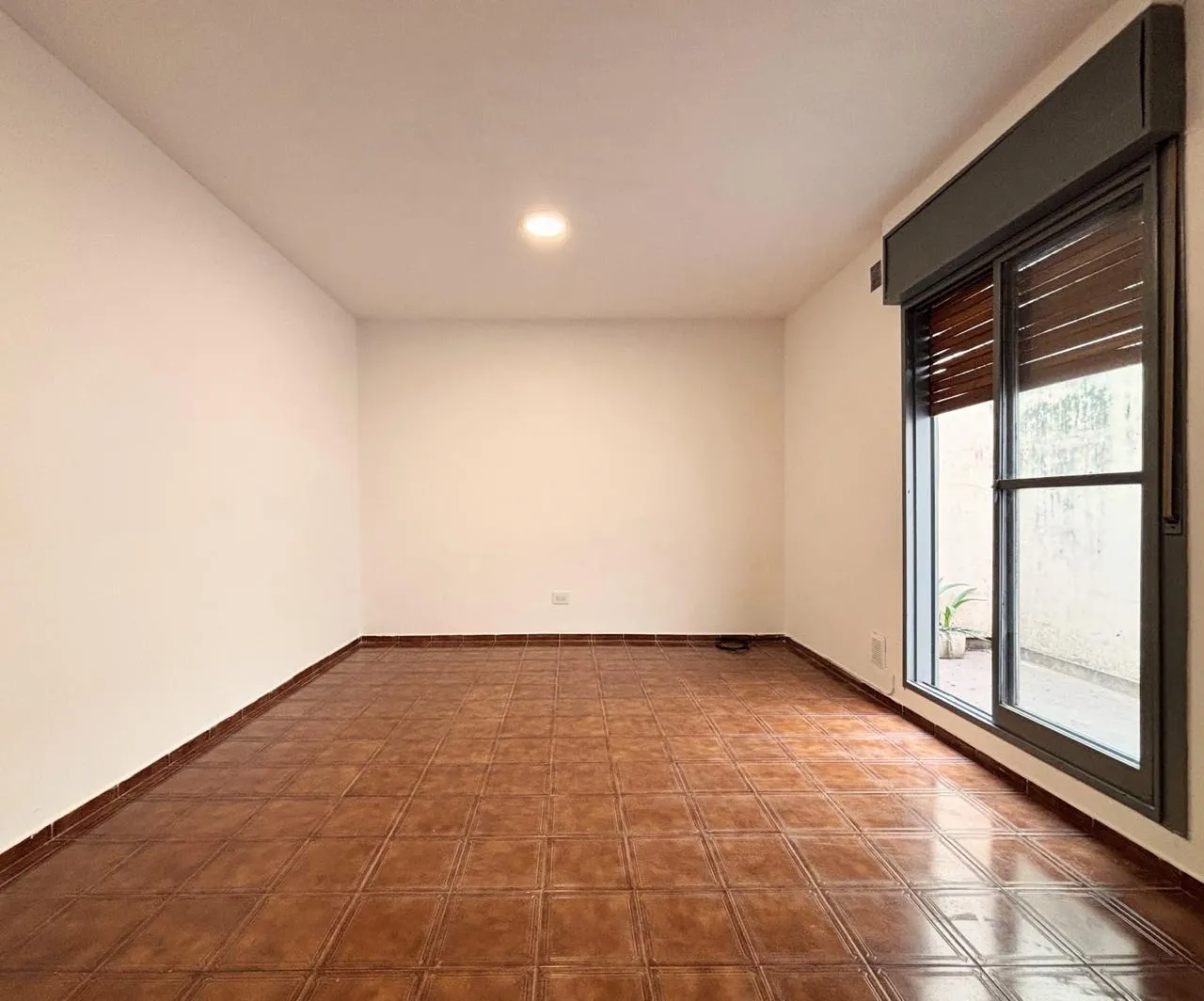 Alquilo Departamento en Nueva Córdoba con Patio!!!