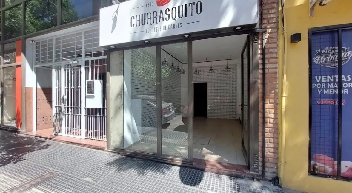 OPORTUNIDAD/NUEVA CORODBA/AMPLIO UN SPLITTE/CON CARTELERIA Y ILUMINARIAS