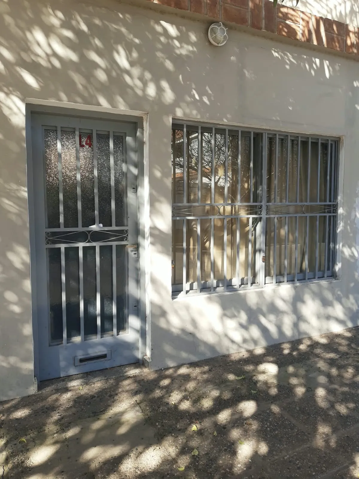 Local/Oficina/Depósito a 100 mts de Av Duarte Quiros Baño ingreso independiente