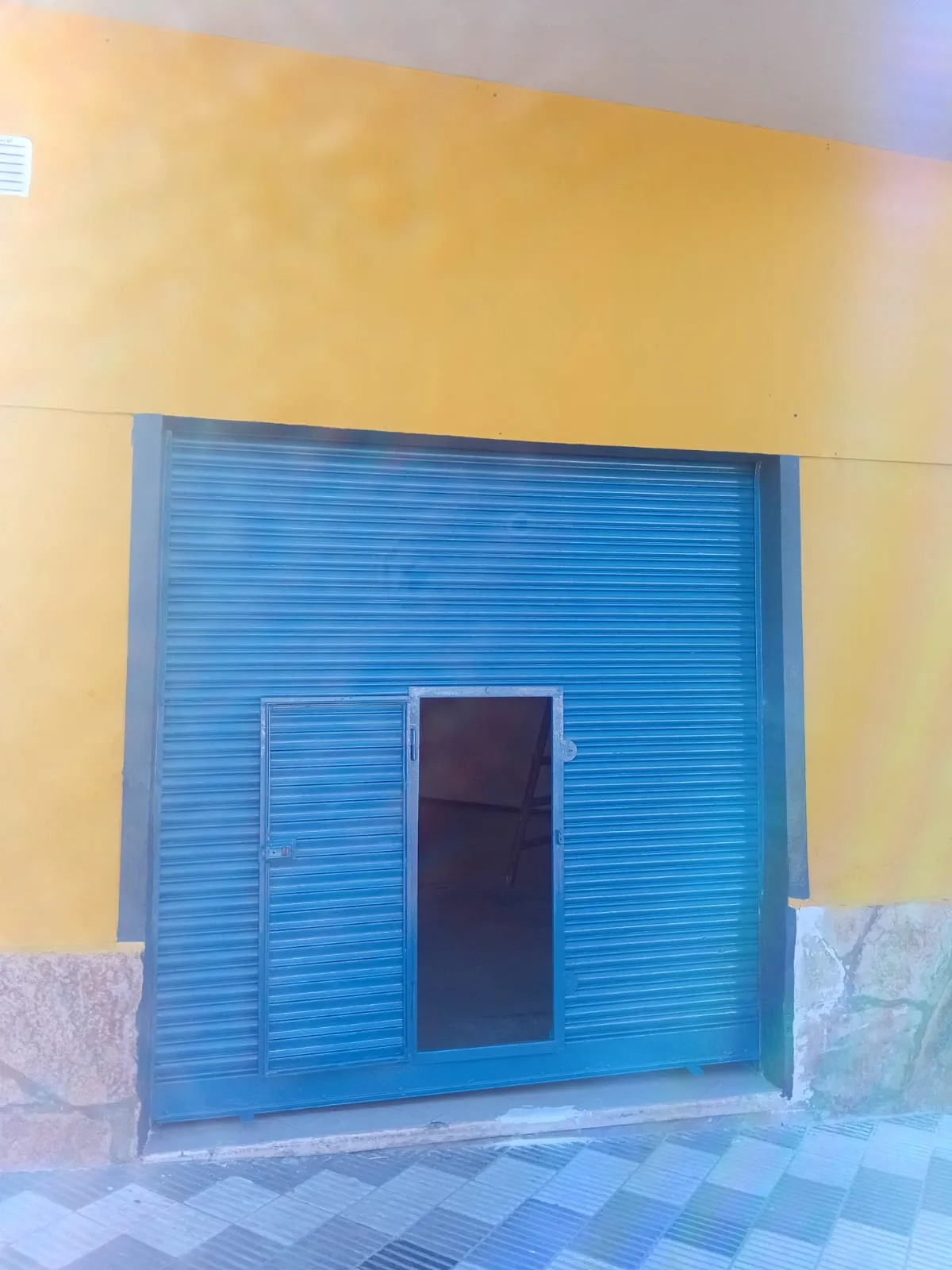 Local esquina Av Maestro Vidal y G Reyna 70m2 a 1 cuadra de Av D Quiros