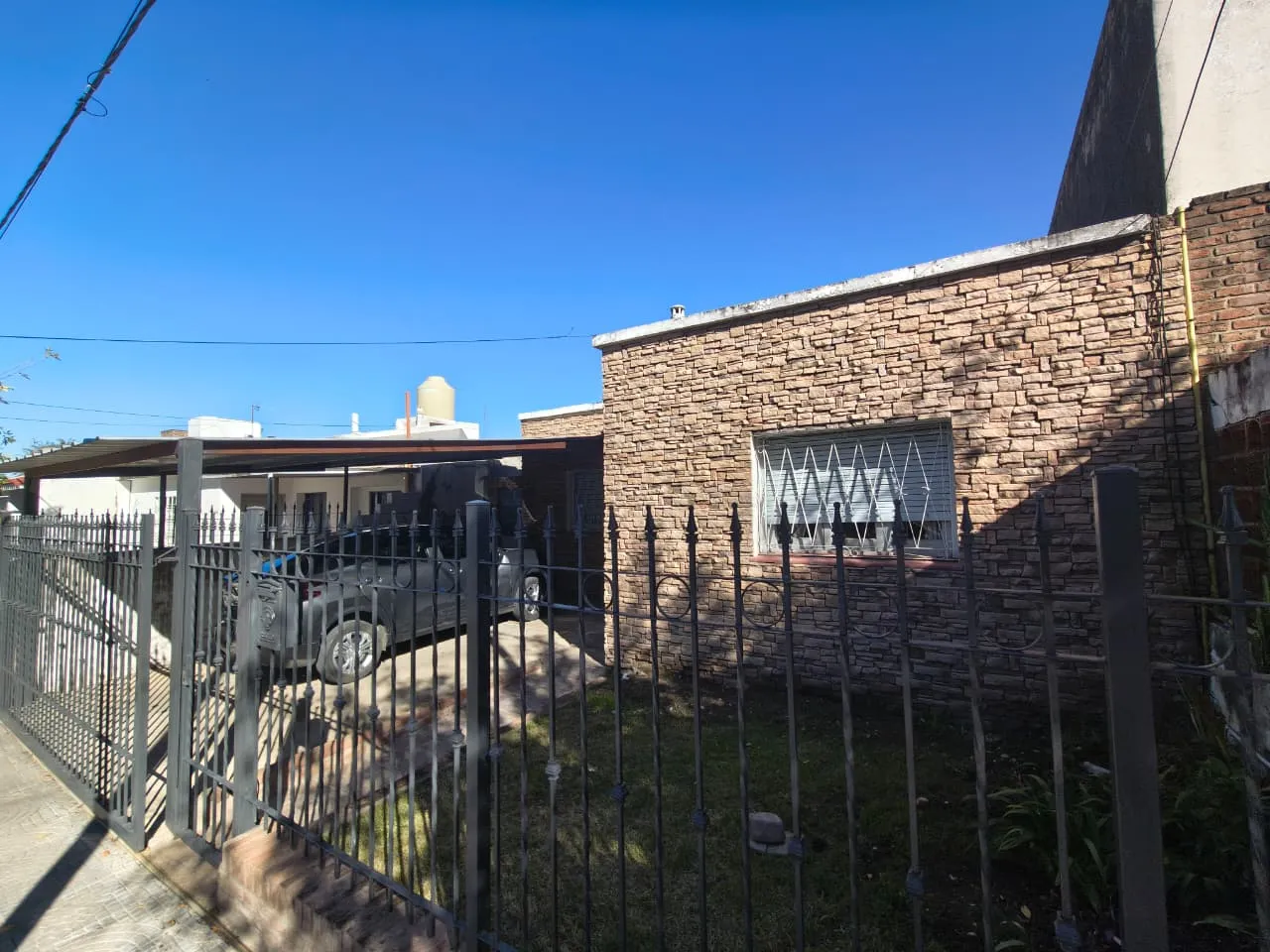 BARRIO LOS NARANJOS CASA DE 3 DORMITORIOS CON PISCINA